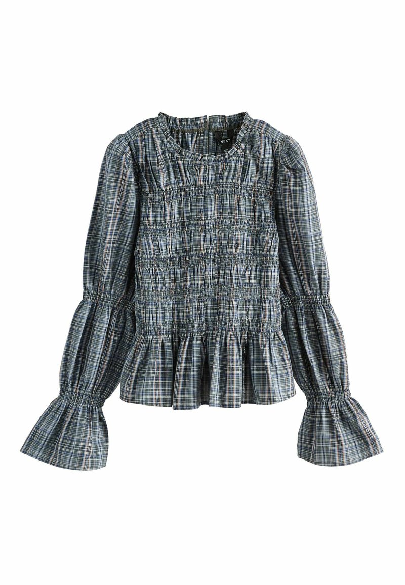 Smockad blårandig blus med långa klockärmar och en samlad byst. Har en volangkant och elastiska manschetter.