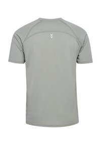 Helle grau Kurzarm-Sportshirt mit rundem Halsausschnitt und kontrastierenden Nahtstickereien. Verfügt über ein kleines Logo im oberen Rückenbereich.