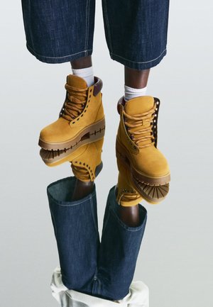 Bershka Snörstövletter - yellow