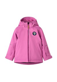 Valkoinen vedenpitävä takki hupulla, etuvetoketjulla, heijastavilla yksityiskohdilla ja pyöreällä logopatchilla vasemmassa rinnassa. Sileä pinta.