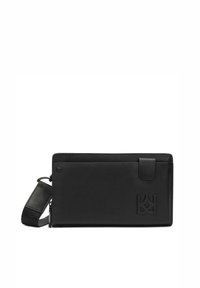 Fekete bőr crossbody táska sima textúrával, elülső hajtókával és dombornyomott logóval. Állítható pánttal rendelkezik.
