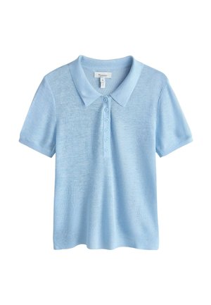 Tricou polo cu mânecă scurtă, de culoare albastru deschis, cu șase nasturi în față și material tricotat moale, mărimea medie, prezentat pe un fundal alb.