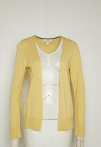 Exklusiv gul cardigan lavet af blødt, letvægtsstof, åbent frontdesign, lange ærmer med ribbet manchet og med en simpel, klassisk pasform.