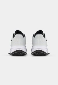 Reebok PRESS UNISEX - Basketbalová obuv - white/core black/barely grey