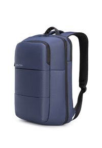 Mochila Nautica en azul marino sólido, hecha de un tejido duradero y texturizado. Presenta un diseño limpio y moderno con dos compartimentos y correas acolchadas.