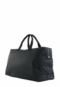 Schwarze Nylon-Reisetasche mit zwei Griffen, rechteckiger Form, glatter Textur und einem Reißverschlussfach auf einer Seite. Keine sichtbaren Muster.