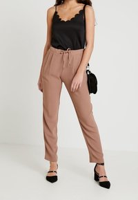 JDY Pantalones - brown