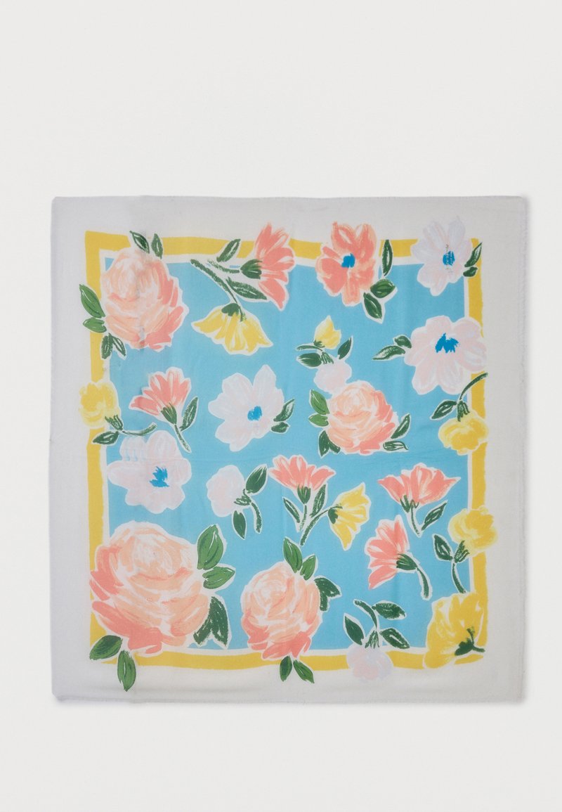 Τετράγωνο μαντήλι με μπλε κέντρο και λευκό περίγραμμα, διακοσμημένο με ροζ, κίτρινα και λευκά λουλούδια με πράσινα φύλλα και κίτρινο εσωτερικό πλαίσιο.