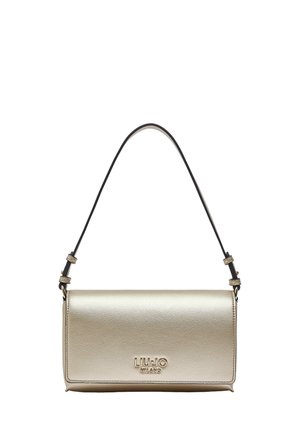 Petit sac à main rectangulaire doré avec une bandoulière noire réglable et le logo "LIU JO MILANO" sur le rabat avant.