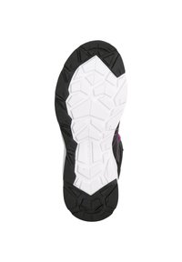 Schuhsohle mit einem schwarzen Profilmuster und tiefen Rillen sowie einer weißen Zwischensohle. Die strukturierte Oberfläche verbessert den Grip und die Haltbarkeit.