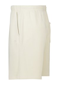 Shorts beige à taille élastique avec poches latérales et un petit logo brodé sur le côté gauche.