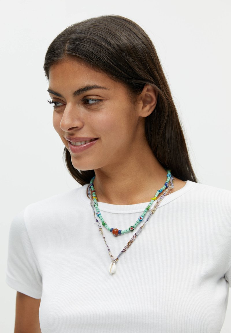 PULL&BEAR PACK OF 2 SEASHELL AND BEADED Halsband dark green
