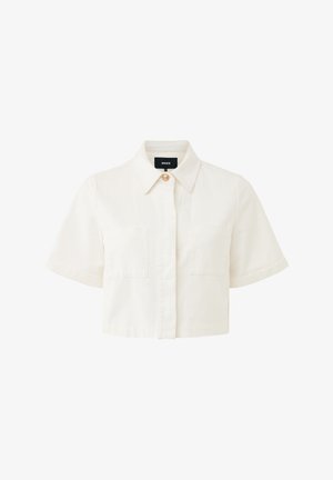 Camisa blanca recortada con mangas cortas, cierre con botones en la parte delantera, dos bolsillos en el pecho y detalle de botón redondo en el cuello. Tejido texturizado.