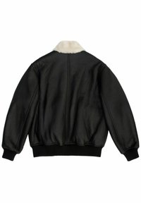 Schwarze Lederbomberjacke mit einem weißen Kunstfellkragen, gerippten Bündchen und Saum, mit glatter Textur und lässigem Schnitt.