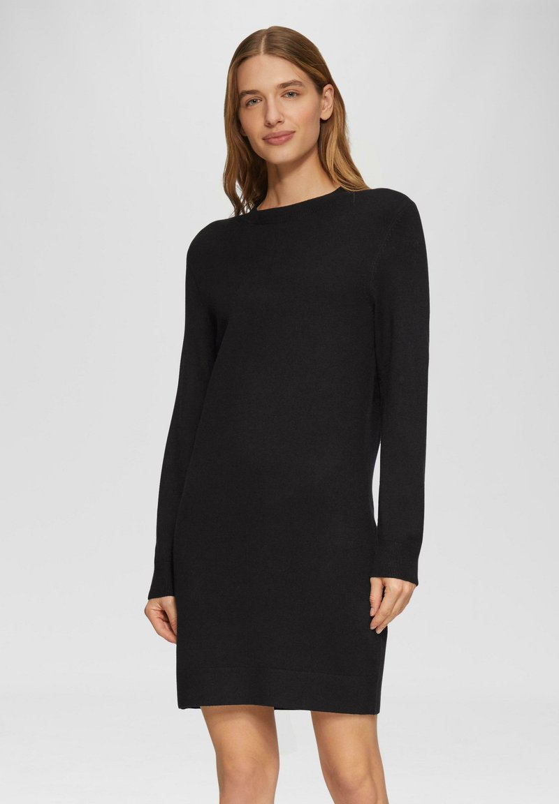 Schwarzes Strickkleid mit langen Ärmeln und Rundhalsausschnitt, gerader Schnitt und gerippte Bündchen, glatte Textur und minimalistisches Design.