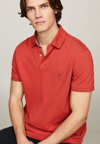 Tommy Hilfiger REGULAR - Poloshirt - terra red