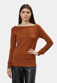 INFLUENCER BOAT-NECK BASIC - Maglione - caramel