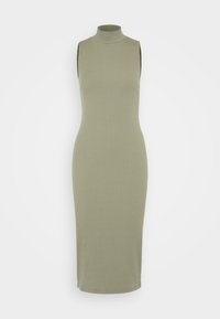 Robe midi à côtes sans manches en olive, présentant un col haut et une silhouette ajustée. Texture lisse avec un design minimaliste.