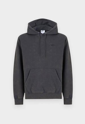 Sudadera con capucha Nike de color gris oscuro con bolsillo tipo canguro en la parte delantera, capucha con cordón ajustable, puños acanalados y un sutil logo bordado en el lado izquierdo del pecho.