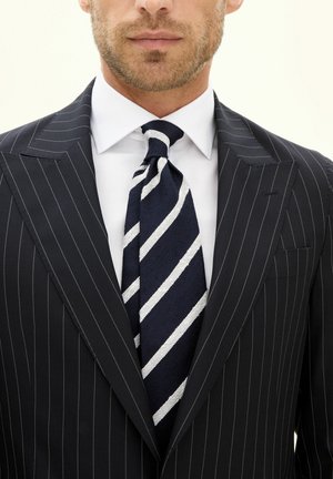 Oscar Jacobson Slips - navy