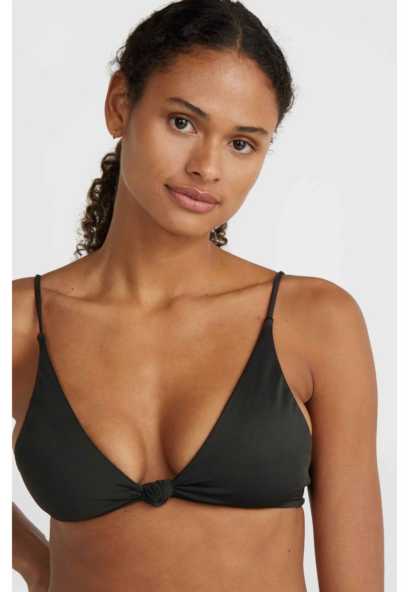 Svart triangelslig bikiniöverdel med tunna band och en knutdetalj framtill. Slättyg med en minimalistisk design. Inga synliga mönster eller detaljer.