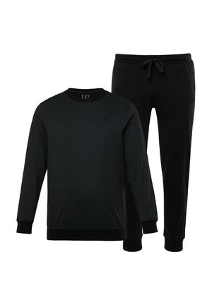 Set di abbigliamento loungewear nero composto da un top a maniche lunghe a coste con scollatura rotonda e pantaloni affusolati abbinati con vita elasticizzata.