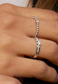 Isabel Bernard Ring - silberfarben