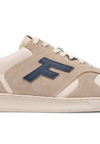 Sneakers beige e crema realizzati in camoscio e pelle, con logo blu, lacci in tessuto e suola bianca con accenti testurizzati.