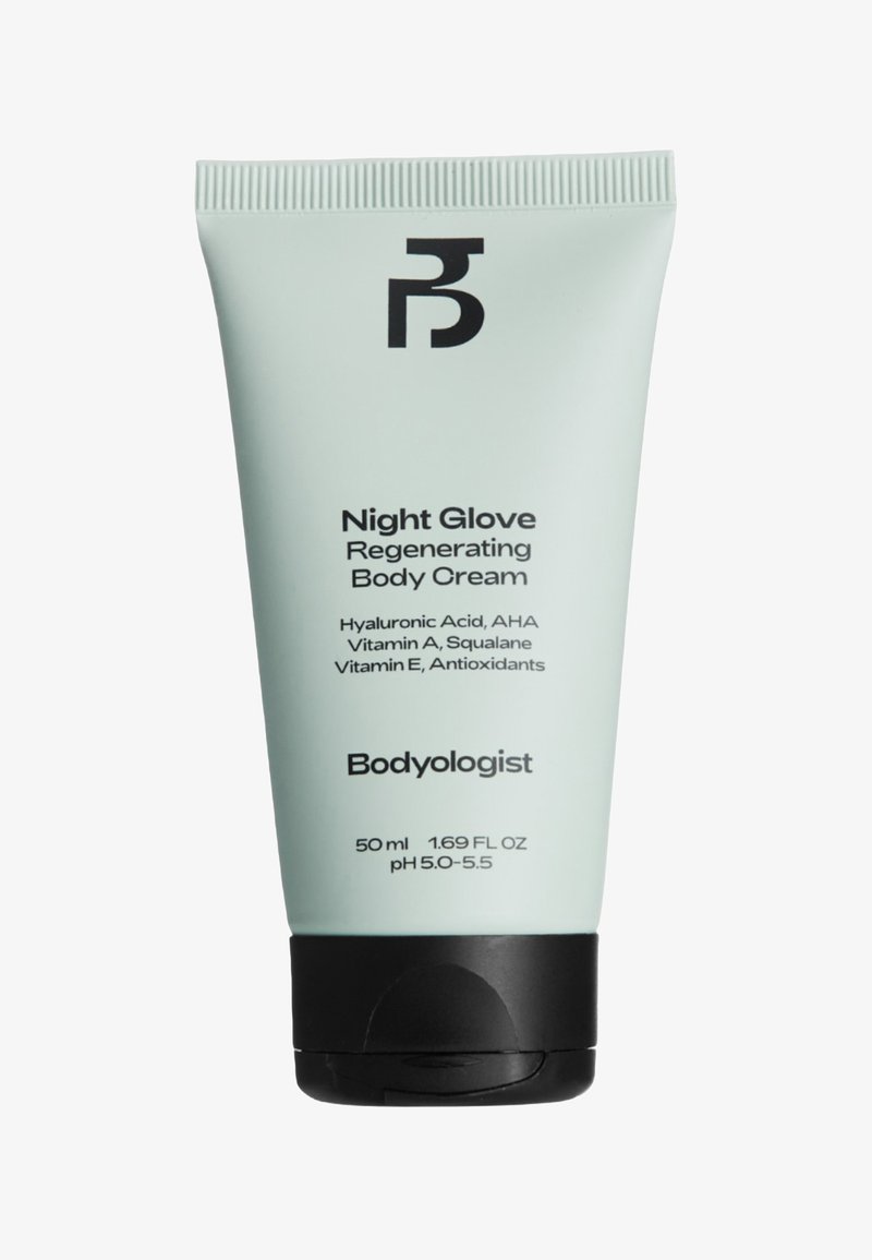 Hellblaue Tube mit schwarzem Klappdeckel. Auf dem Etikett sind der Produktname, die Inhaltsstoffe, das Volumen (50 ml) und der pH-Bereich (5,0-5,5) angegeben.