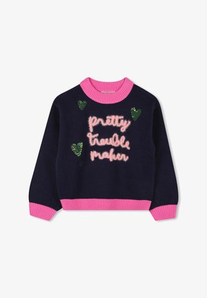 Navyblå sweater med lyserød krave og manchetter, grønne paliet-hjerter og lyserød fluffy tekst på forsiden med teksten "pretty trouble maker".