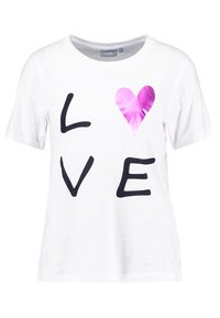 Camiseta de algodón blanca con mangas cortas, que presenta letras negras en negrita que dicen "LVE" y un acento en forma de corazón rosa. Diseño de cuello redondo.