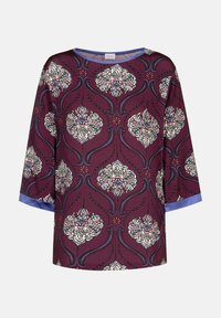 Wijnkleurige top met bloempatronen in crème, blauw en roze. Heeft driekwart mouwen en een blauwe accent aan de onderrand. Zacht stof.