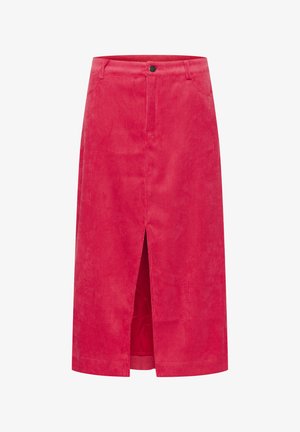 Jupe en velours côtelé rouge au design droit, longueur genoux, avec une fente à l'avant, une taille avec passants de ceinture, et un détail de bouton noir.