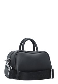 Borsa a mano in pelle nera con un design arrotondato, manici doppi e una tracolla rimovibile con marchio impressa. Dettagli con cerniera argentata.
