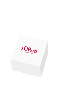 Scatola rettangolare bianca con angoli arrotondati, caratterizzata dal logo rosso "s.Oliver" e dal testo "FASHION FOR LIFE" in un font semplice.