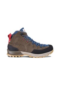Scarpe da trekking in suede marrone e tessuto con lacci blu, punta in gomma, linguetta rossa sul tallone e suola testurizzata e robusta per una maggiore aderenza.