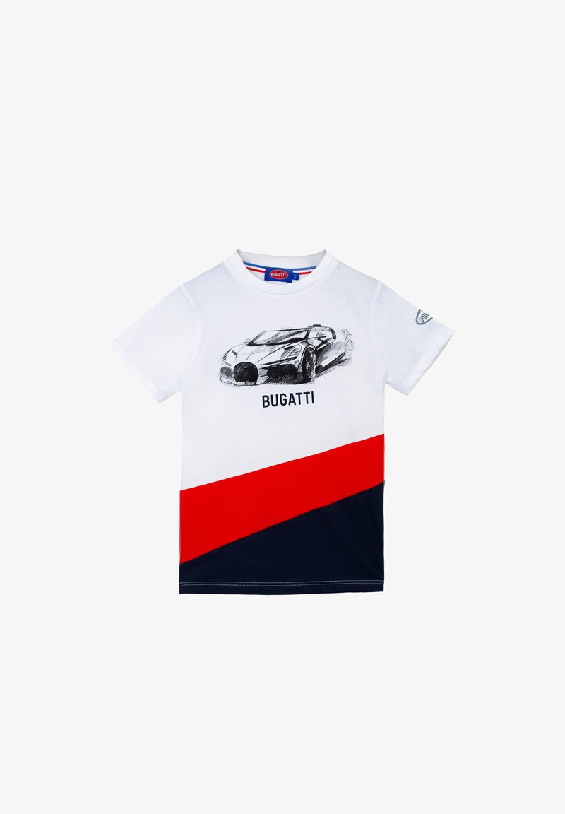 T-shirt bianco in cotone con una schizzo nero di un'auto Bugatti, arricchita da un motivo a blocchi di colore rosso e blu navy diagonale nella parte inferiore.