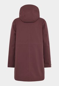 Bordeaux waterdichte parka met een capuchon, voorzien van een rechte snit, zijzakken en zichtbare stiksels op de achterkant.