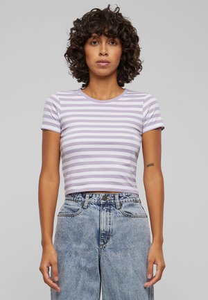 Lilla og hvid stribet cropped top med korte ærmer, lavet af letvægtsstof. Har en rund halsudskæring og en tætsiddende design.