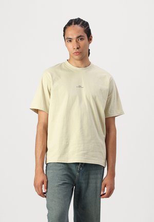 Jack & Jones JCOTERRAIN TEE CREW NECK - Μπλουζάκι με στάμπα - beige