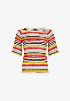 Dzianinowy sweter z krótkim rękawem w wielokolorowe poziome paski w kolorach pomarańczowym, czerwonym, zielonym, żółtym, czarnym i białym, z falistymi krawędziami.