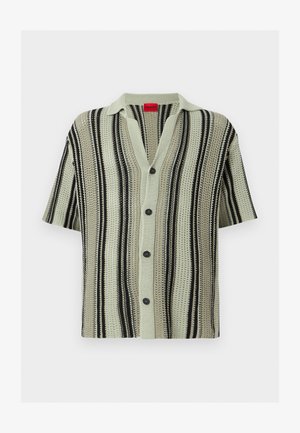 Πλεκτή ζακέτα με κοντά μανίκια, κάθετες μαύρες, μπεζ και ανοιχτοπράσινες ρίγες, γιακά και κούμπωμα με κουμπιά μπροστά.