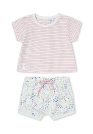 Camiseta corta de bebé a rayas rosas y blancas con pantalones cortos blancos con patrones multicolores de corazones y flores y cordón rosa.