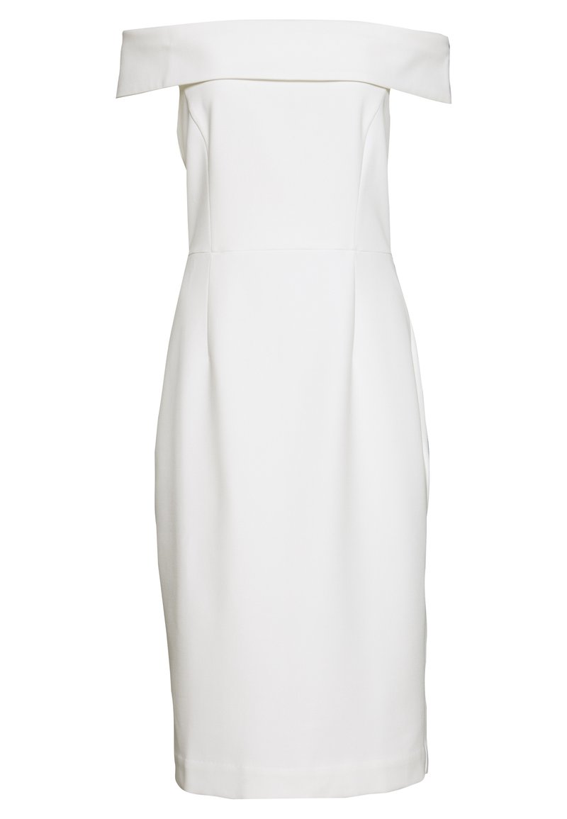 Robe blanche décolletée, en tissu lisse, silhouette ajustée, longueur genoux, avec des coutures sur mesure et sans détails métalliques visibles.