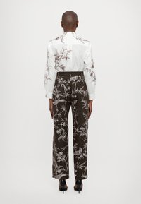 Paul & Joe PANTALON - Bukser - marron