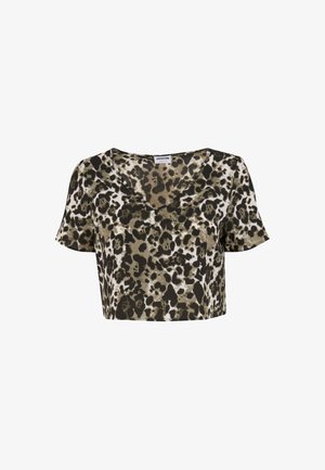 Lühikeste varrukatega lühikeste lõigetega topp leopardimustris, sisaldades rohelise, musta ja valge toone. Pehme kangas ja V-kaelusega disain.