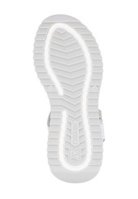 Semelle en caoutchouc blanc avec un motif en chevron, dotée d'un logo en relief et d'un léger talon pour la traction et le soutien.