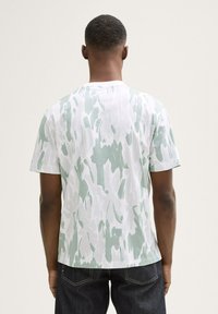 TOM TAILOR DENIM T-shirts print - white abstract flowery print
