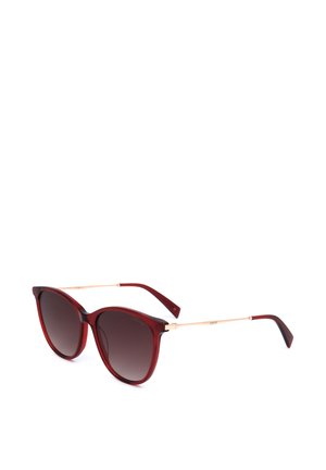 Occhiali da sole cat-eye rossi con lenti scure e sottili aste metalliche dorate, con punte rosse e logo Levi's sulle aste.