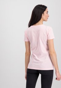 Alpha Industries SMALL LOGO  - Majica kratkih rukava s printom - pastel pink